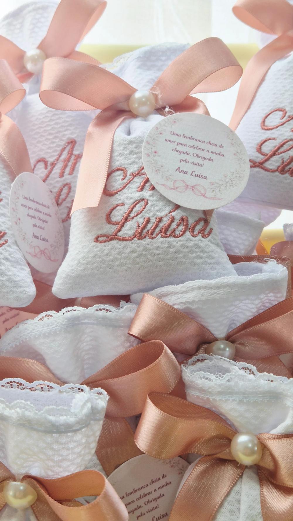 10 Sache Perfumado bordado com nome para Lembrancinha de batizado