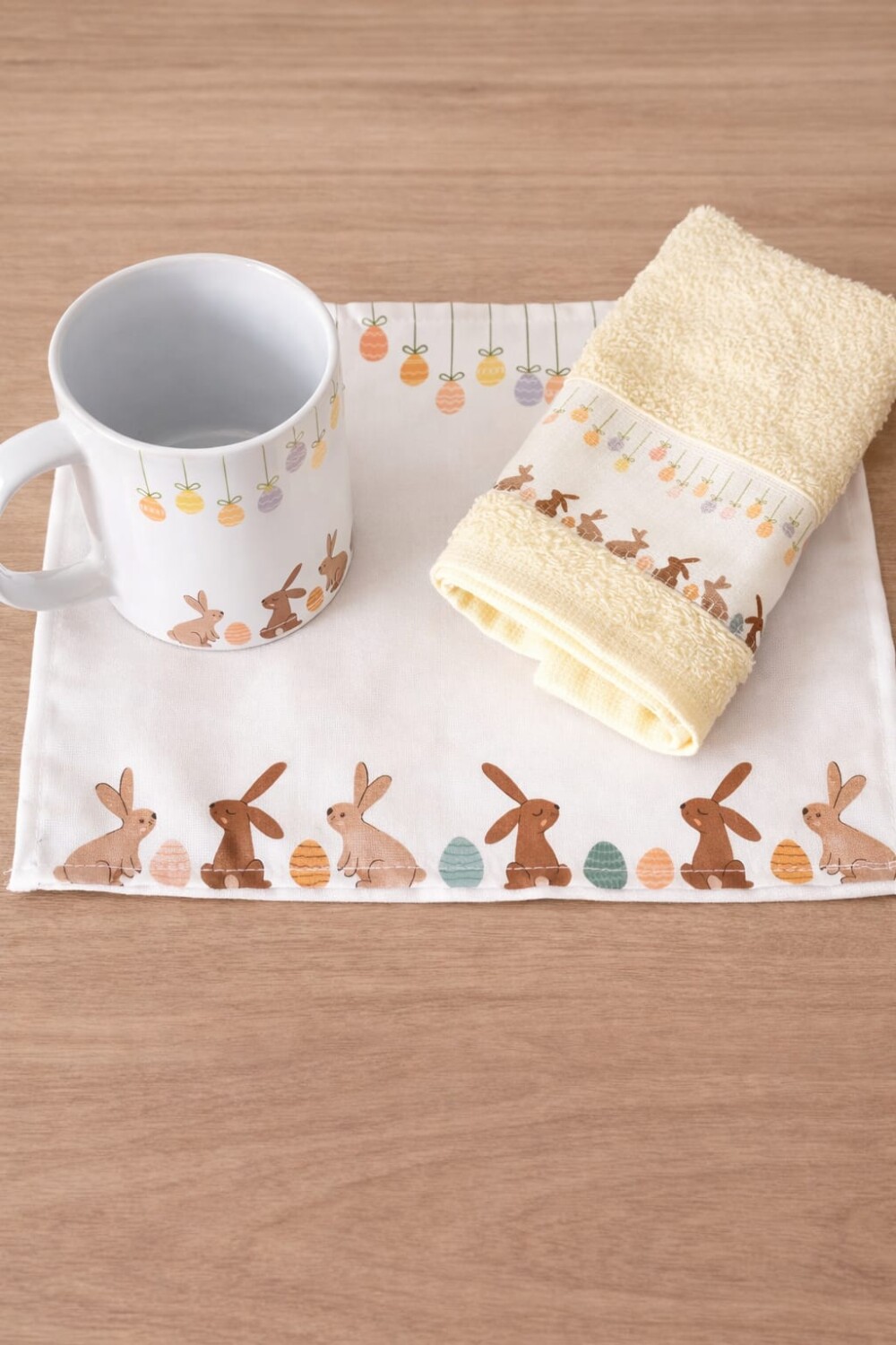 Kit Infantil com Caneca de Polímero e Toalhinhas para Mesa e Mã