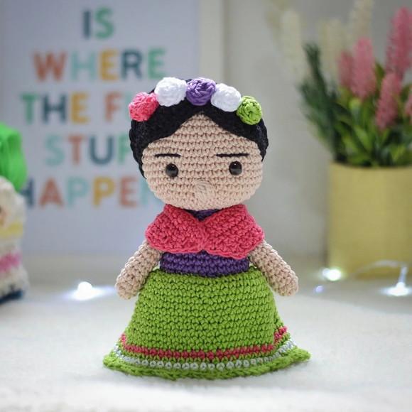 Frida Kahlo Amigurumi