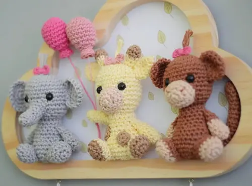 Porta Maternidade Safari Nuvem Amigurumi