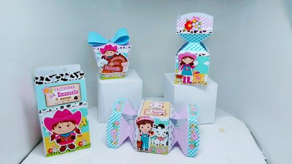 40 Personalizados da Fazendinha de Menina