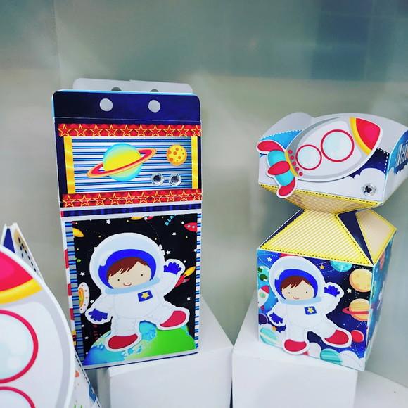 50 Personalizados Astronauta ou Espaço 3d