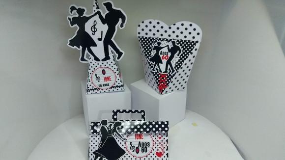 Kit 40 Caixinhas 3d Personalizadas Anos 60