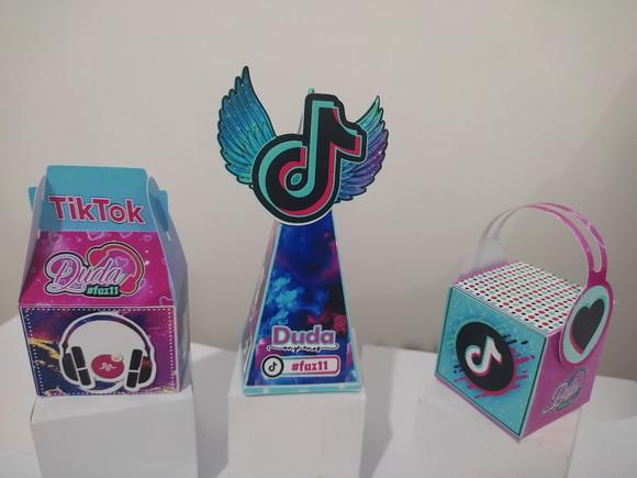 Kit 40 Personalizados Tik Tok