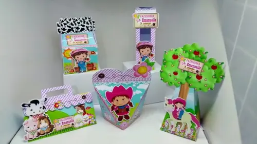 40 Personalizados da Fazendinha de Menina