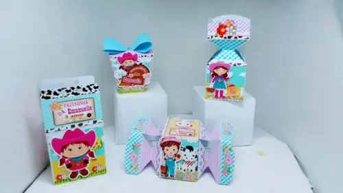 40 Personalizados da Fazendinha de Menina