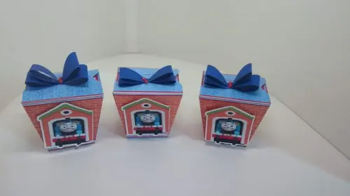 40 caixinhas 3d personalizadas Thomas e seus amigos