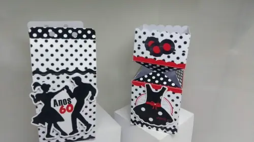 Kit 40 Caixinhas 3d Personalizadas Anos 60