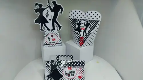 Kit 40 Caixinhas 3d Personalizadas Anos 60
