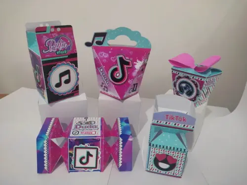 Kit 40 Personalizados Tik Tok