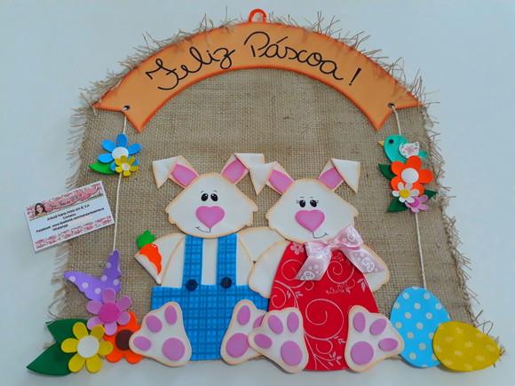 Enfeite de Porta para Páscoa Casal de Coelhos