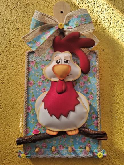 Kit Cesta Porta Ovos com Galinha e Tábua Porta Chaves com Ga
