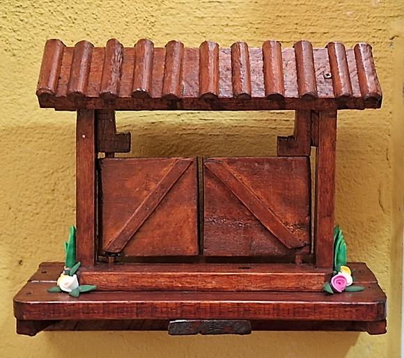 Porteira de Madeira Envernizada Decorativa
