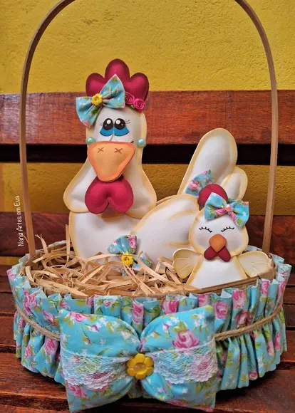Kit Cesta Porta Ovos com Galinha e Tábua Porta Chaves com Ga