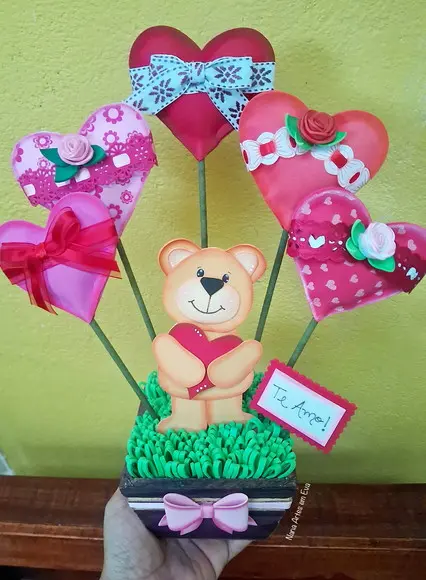 Vaso com Corações e Ursinho Presente de Dia das Mães