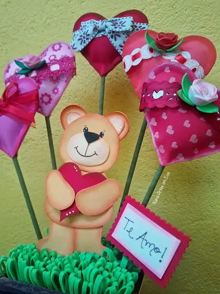 Vaso com Corações e Ursinho Presente de Dia das Mães