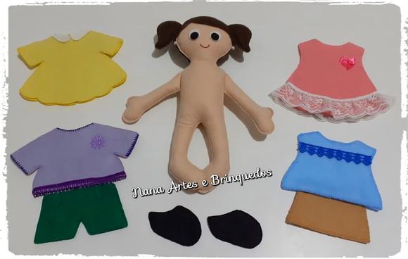 Boneca Troca Roupinha de Feltro