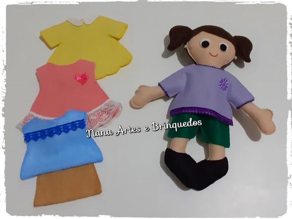 Boneca Troca Roupinha de Feltro