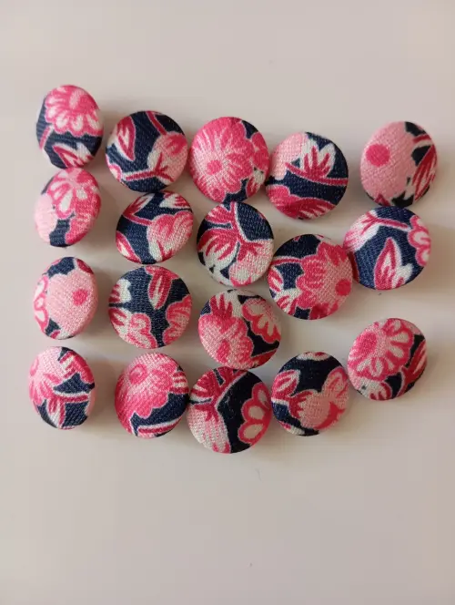 18 unid. de botões  bombê nº 18 "floral"