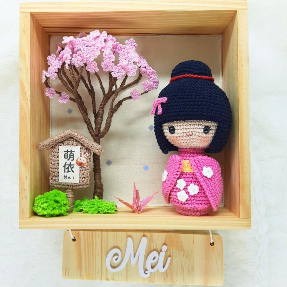 Enfeite porta maternidade oriental Kokeshi e sakurá