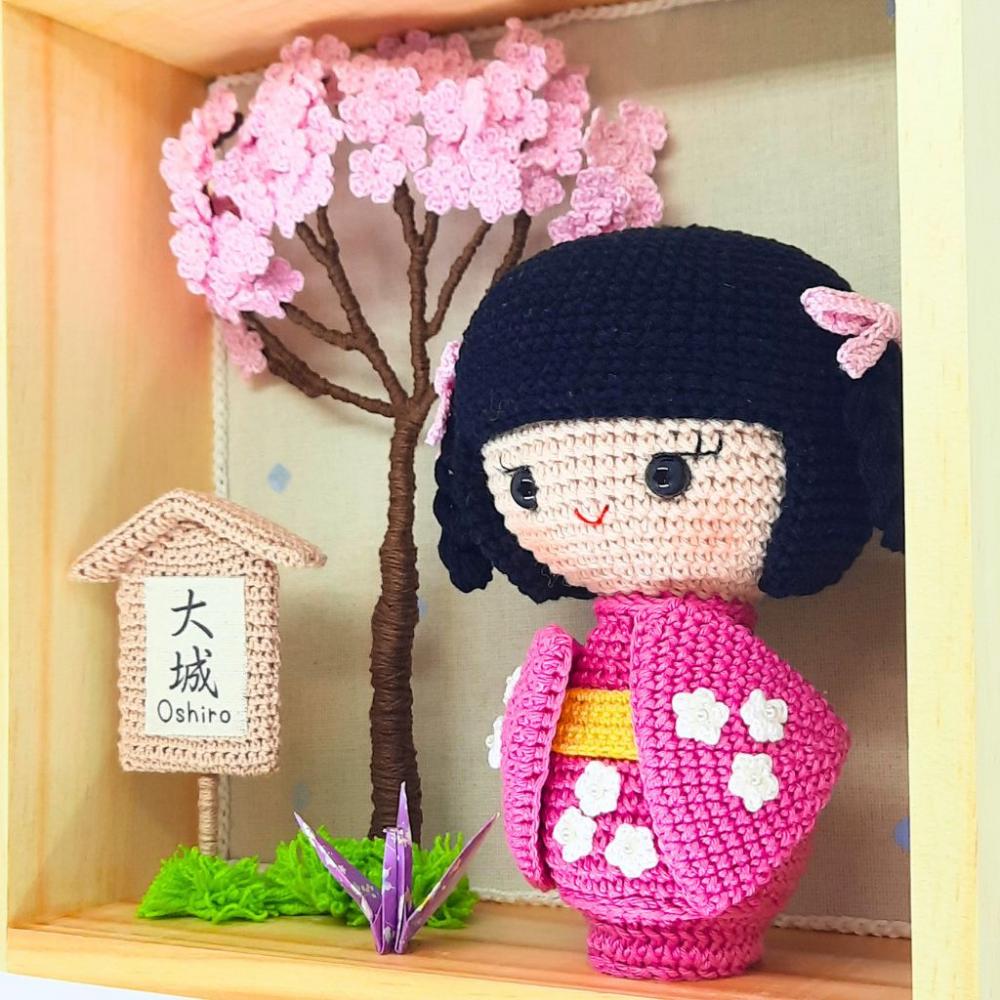 Enfeite porta maternidade oriental Kokeshi e sakurá