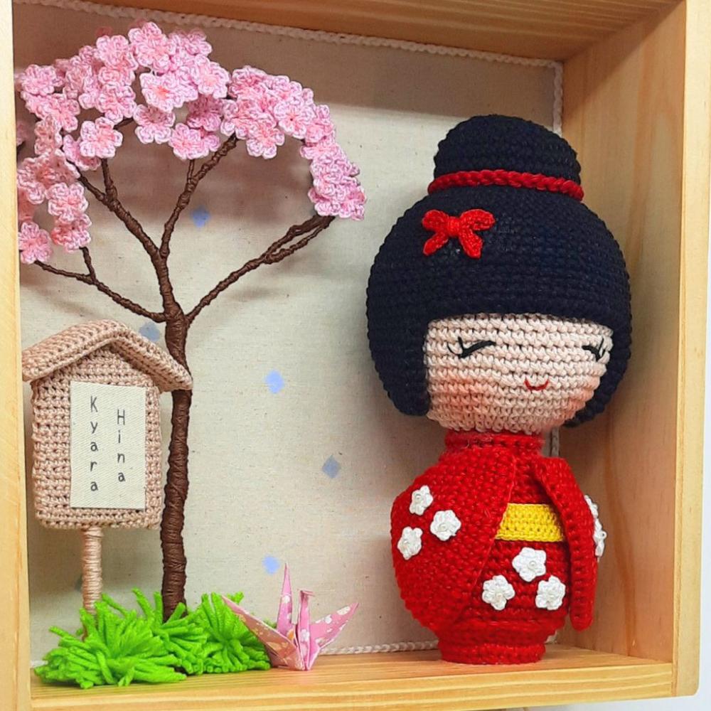Enfeite porta maternidade oriental Kokeshi e sakurá