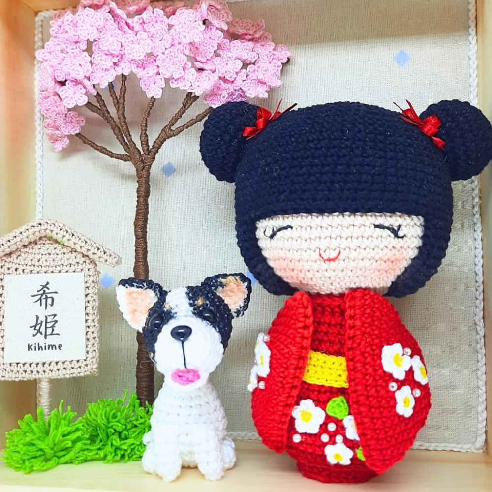 Enfeite porta maternidade oriental Kokeshi, sakurá e cachorrinho
