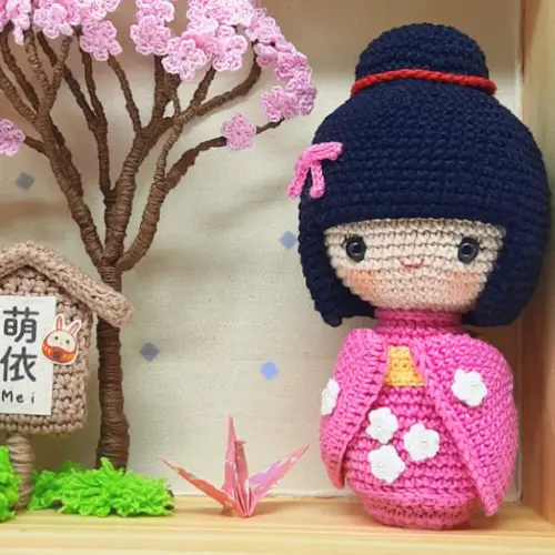 Enfeite porta maternidade oriental Kokeshi e sakurá