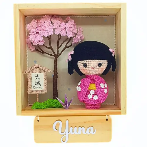 Enfeite porta maternidade oriental Kokeshi e sakurá