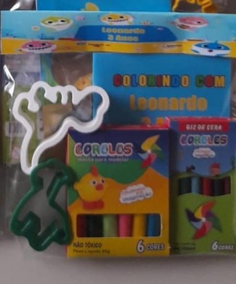 Kit para Colorir + Kit Massinha com Giz de Cera Baby Shark