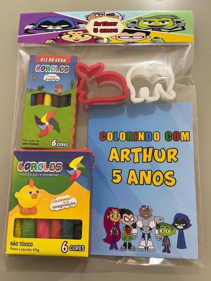 Kit para Colorir + Kit Massinha com Giz de Cera Jovens Titãs