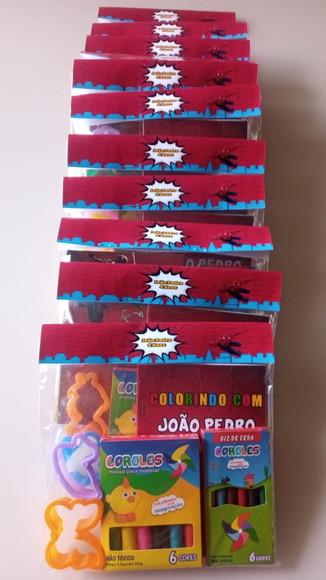 Kit para Colorir + Kit Massinha com Giz de Cera Homem Aranha