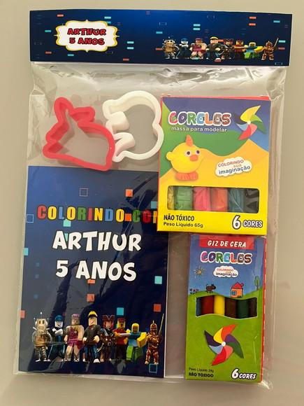 Kit para Colorir + Kit Massinha com Giz de Cera Roblox