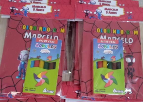 Kit para Colorir Revistinha com Giz de Cera Spidey e Amigos