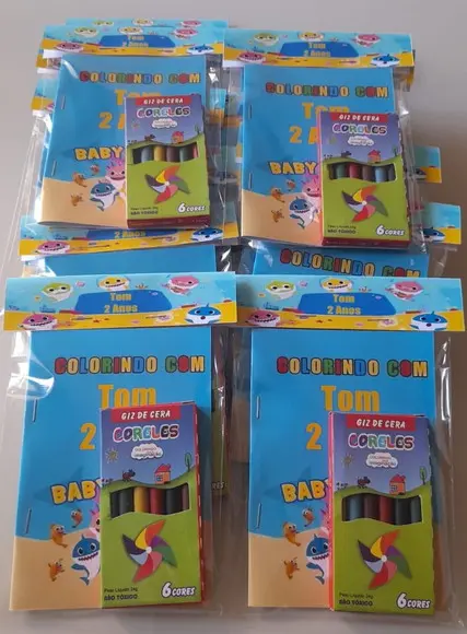 Kit para Colorir Revistinha com Giz de Cera Baby Shark