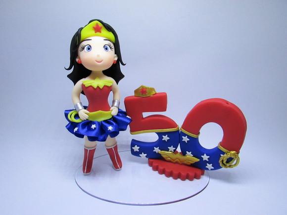 Topo Mulher Maravilha 50 Anos (biscuit)