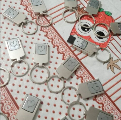 Mini Pen Drive 4GB Giratório