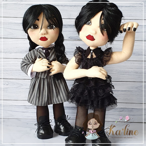 Kit Wandinha Addams em Tecido