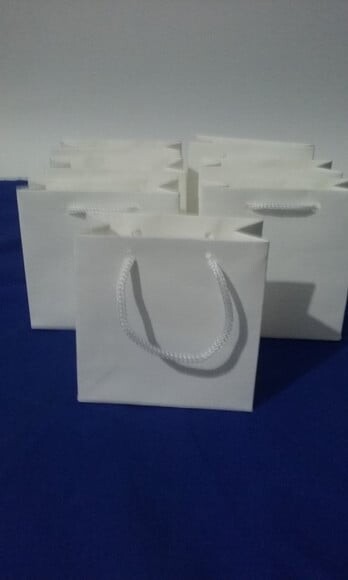 SACOLA DE CARTOLINA  10X10x4  gramatura 180gr C/ 25UNDS.