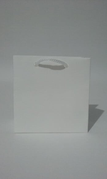 SACOLA DE CARTOLINA C/50 UNDS, 10x10x4 GRAMATURA 180gr