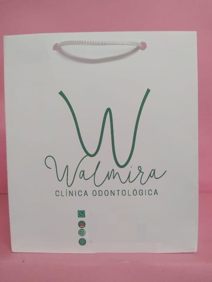 Sacola Personalizada de Cartolina 20x15x8  gramatura 180gr