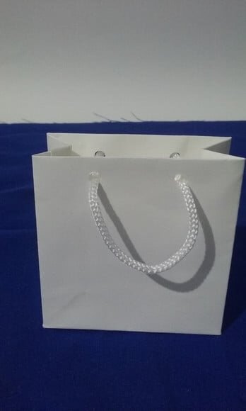 SACOLA DE CARTOLINA  10X10x4  gramatura 180gr C/ 25UNDS.