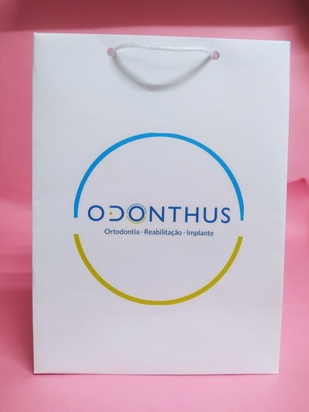 Sacola de Cartolina Personalizada 20x15x8 gramatura 180 gr