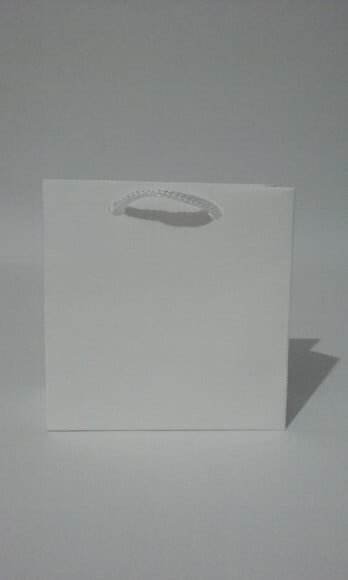 SACOLA DE CARTOLINA C/50 UNDS, 10x10x4 GRAMATURA 180gr