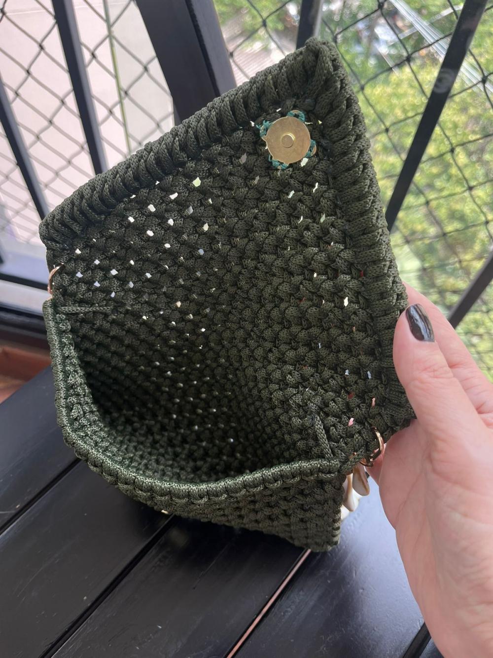 Clutch em fio náutico verde militar com alça em resina (peça ?