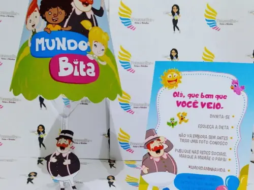 Abajur com LED + Plaquinha Mundo Bita