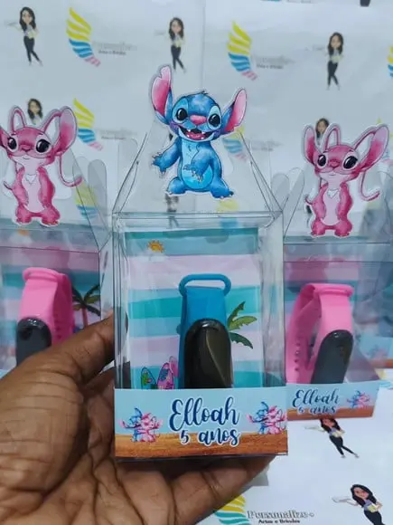 Relógio na Cx. de Acetato Lembrançinhas Stitch e Angel