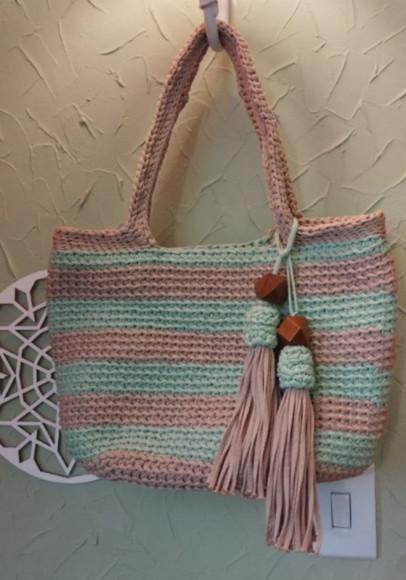 Bolsa em Crochê com Tassel e Detalhes em Madeira
