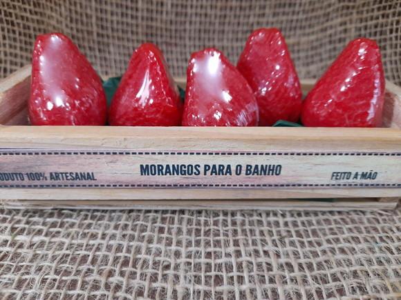 Caixote Morangos para o Banho