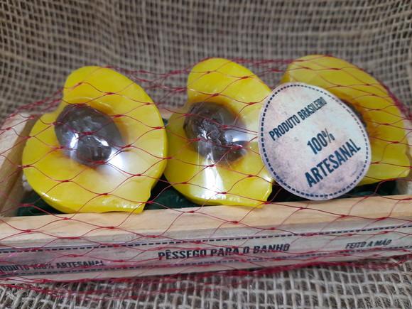 Caixote Pêssegos para o Banho